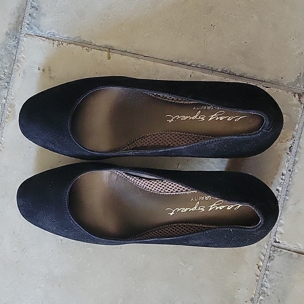 Easy Spirit Black Suede Heels size 8